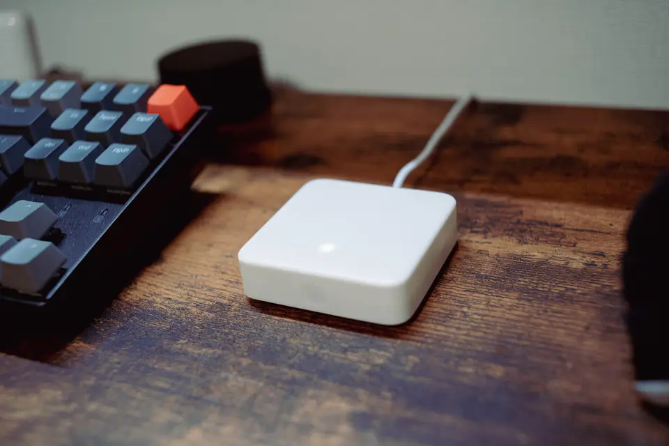 生活をスマートに切り替え。拡張性に特化したスマートリモコン「SwitchBot ハブミニ」